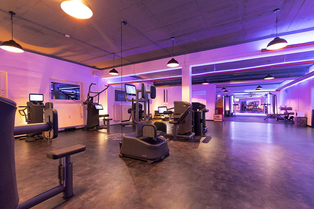 Ein Raum mit Egym Geräten